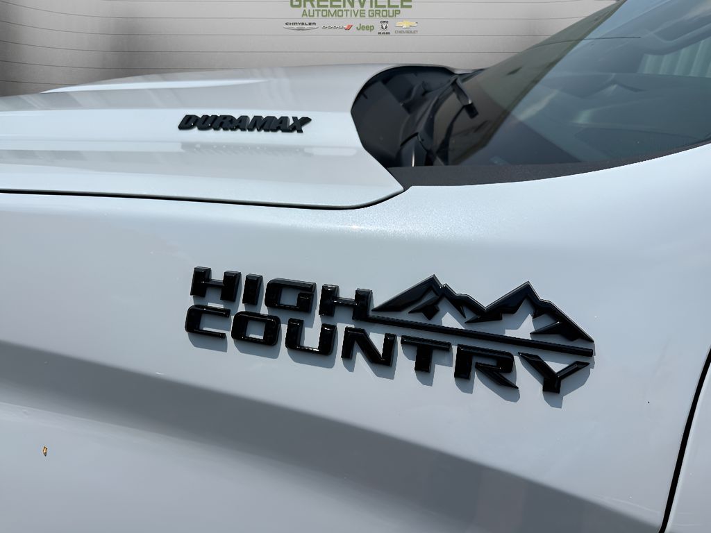 2026 Chevrolet Silverado 1500.0 - POLAR WHITE TRICOAT exterior view 10