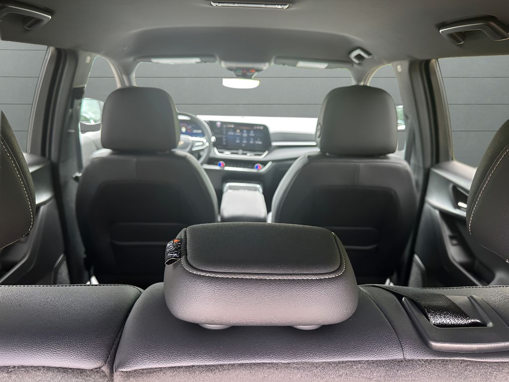 2026 Chevrolet Equinox FWD LT - SUMMIT WHITE exterior view 12
