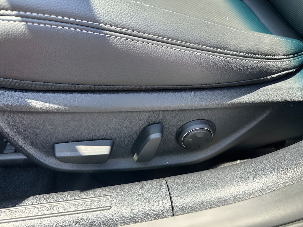 2026 Genesis G70 2.5T - Vik Black exterior view 18