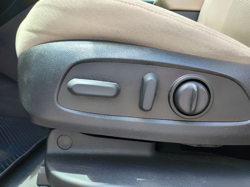 2022 Chevrolet Traverse LS - Summit White exterior view 11