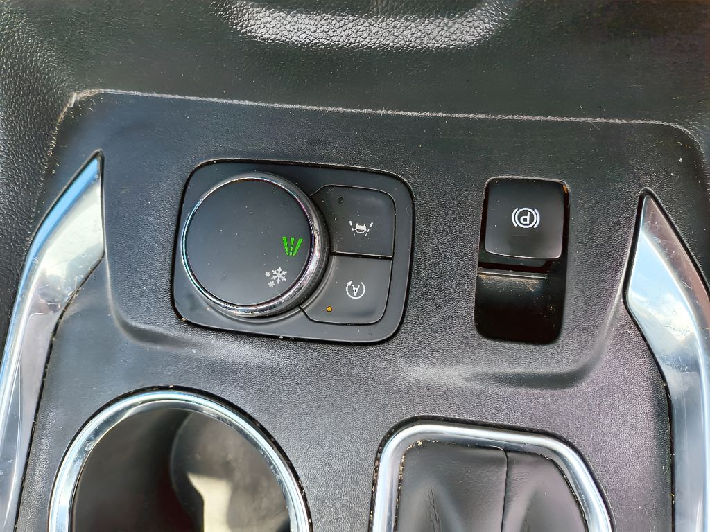 2022 Chevrolet Traverse LS - Summit White exterior view 19