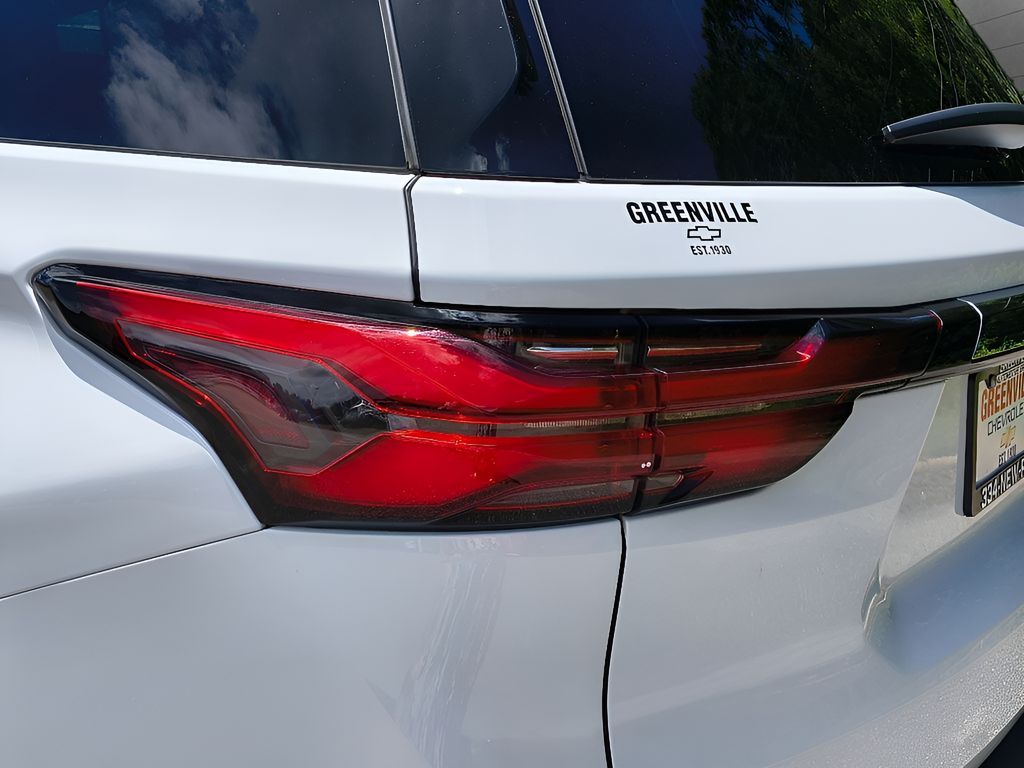 Used 2022 Chevrolet Traverse LS