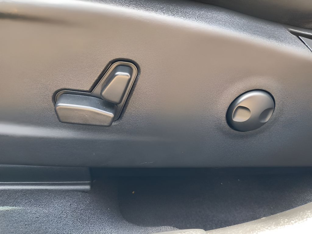 2023 Chrysler 300 Touring - Bright White Clearcoat exterior view 11