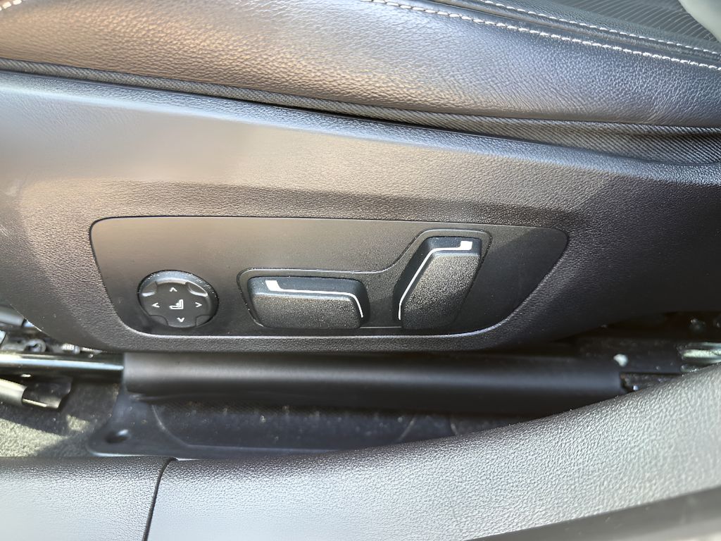 2025 BMW 3 series 330i - Black exterior view 18
