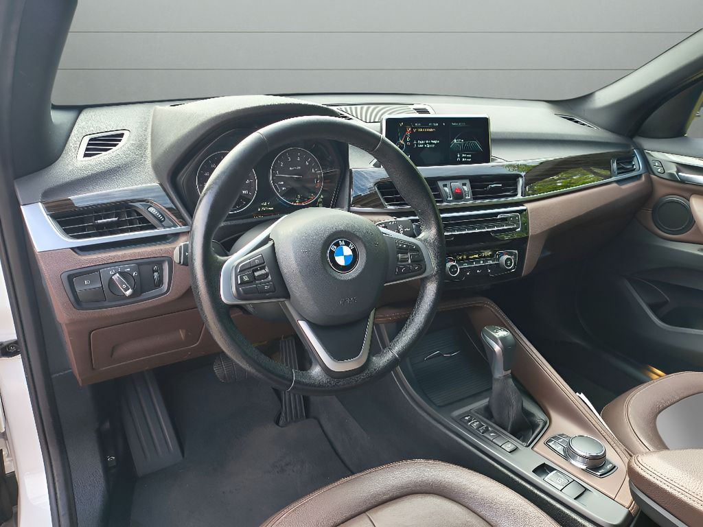 2017 BMW X1 xDrive28i - Mineral White Metallic exterior view 13