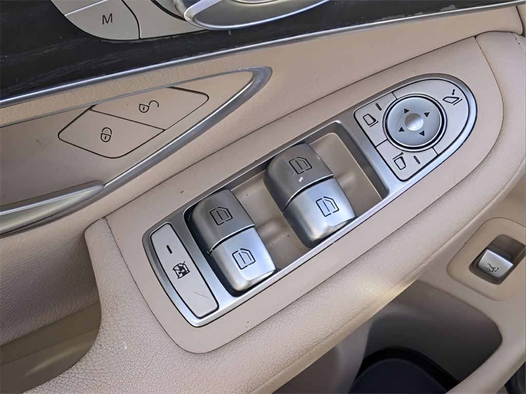 2018 Mercedes-Benz GLC 300 - BLACK exterior view 13