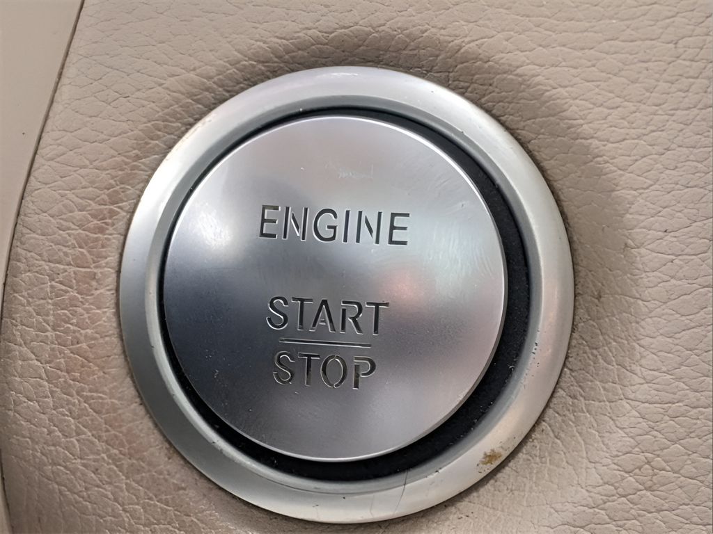 2018 Mercedes-Benz GLC 300 - BLACK exterior view 19