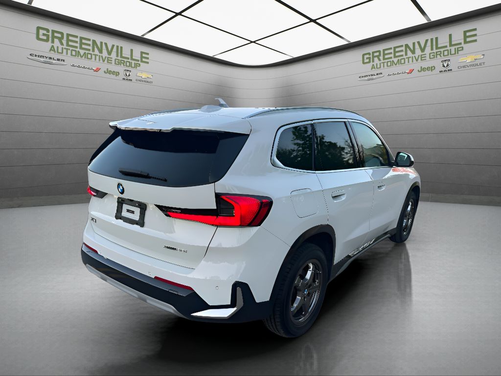 2025 BMW X1 xDrive28i - Alpine White exterior view 5