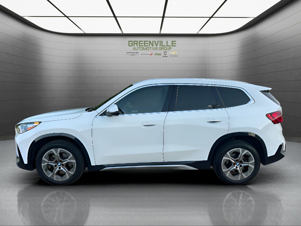 2025 BMW X1 xDrive28i - Alpine White exterior view 8