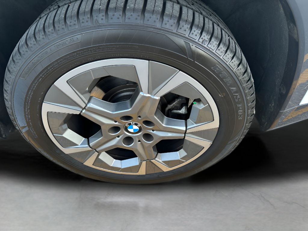 2025 BMW X1 xDrive28i - Alpine White exterior view 9
