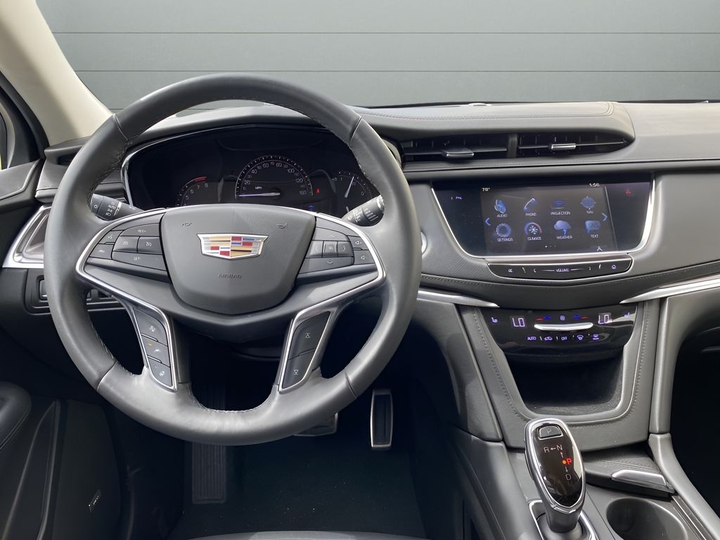 2018 Cadillac XT5 Luxury FWD - STELLAR BLACK METALLIC exterior view 8