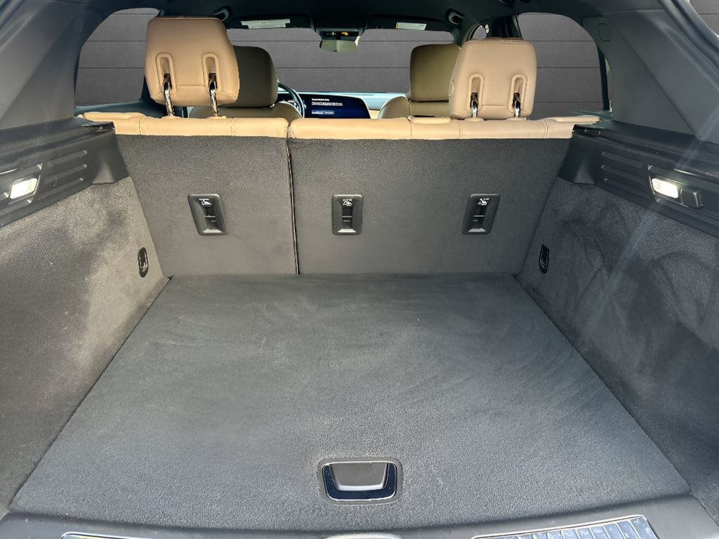 2025 Cadillac XT4 FWD Premium Luxury - Stellar Black Metallic exterior view 10