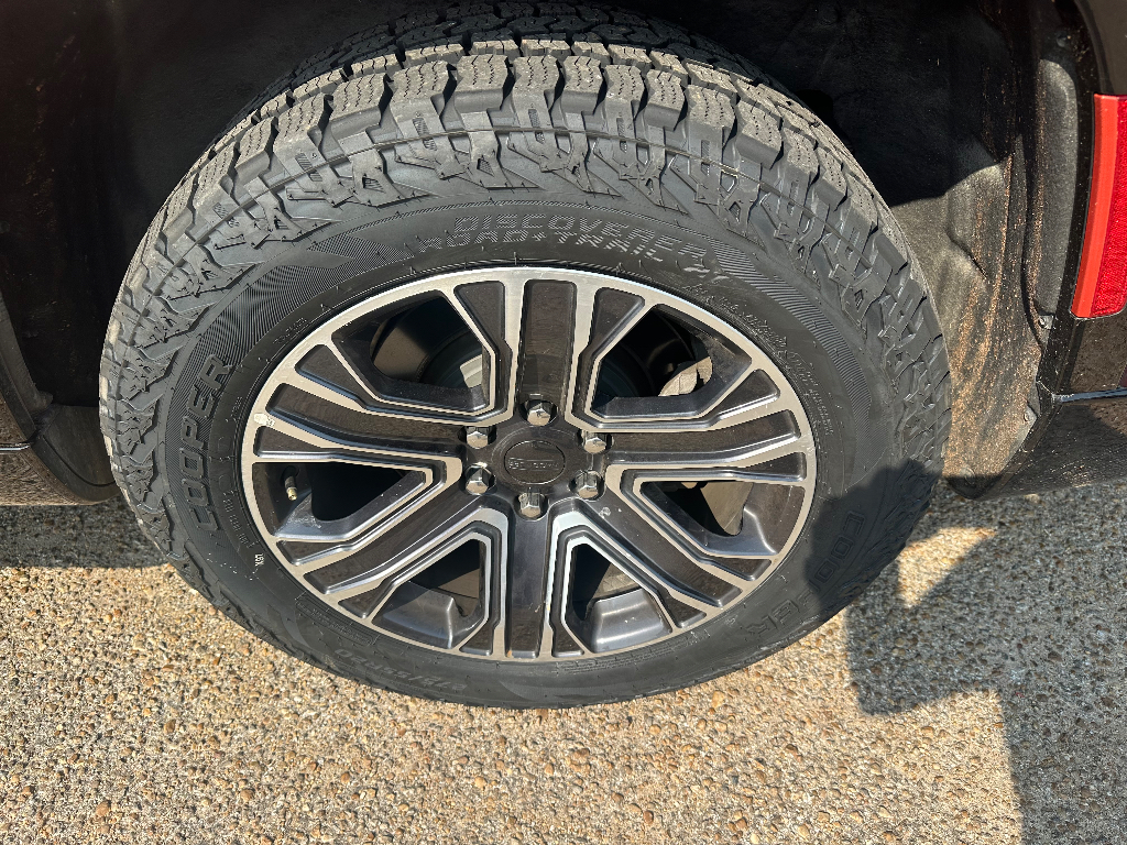 2024 Jeep Wagoneer Series II - Velvet Red Pearlcoat exterior view 5