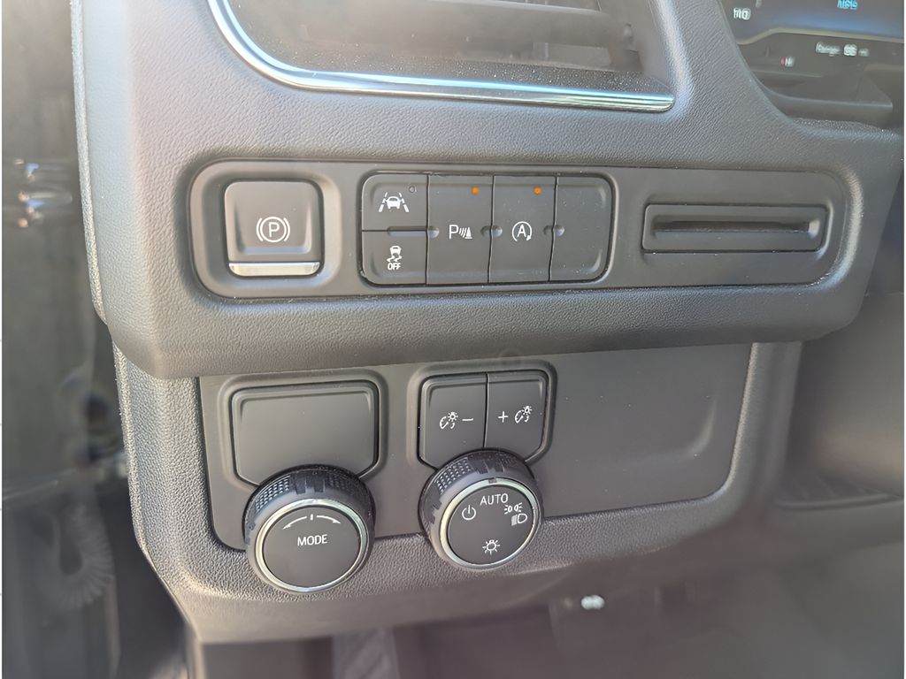 2024 Chevrolet Tahoe Premier - Black exterior view 18