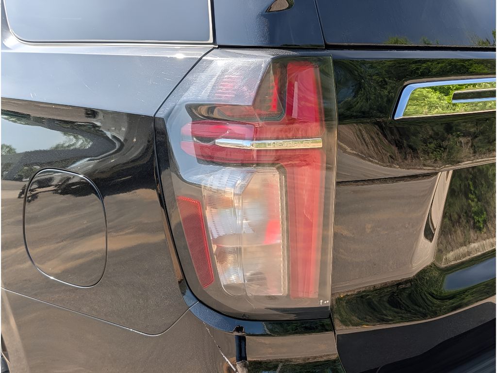 2024 Chevrolet Tahoe Premier - Black exterior view 4