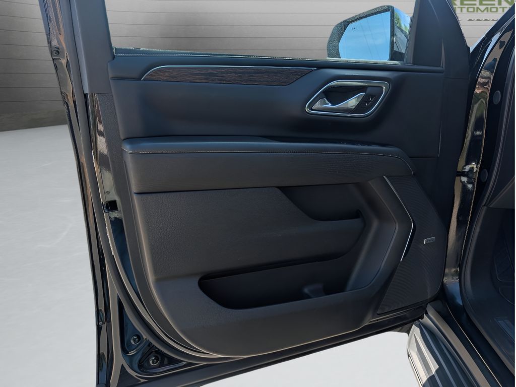 2024 Chevrolet Tahoe Premier - Black exterior view 17
