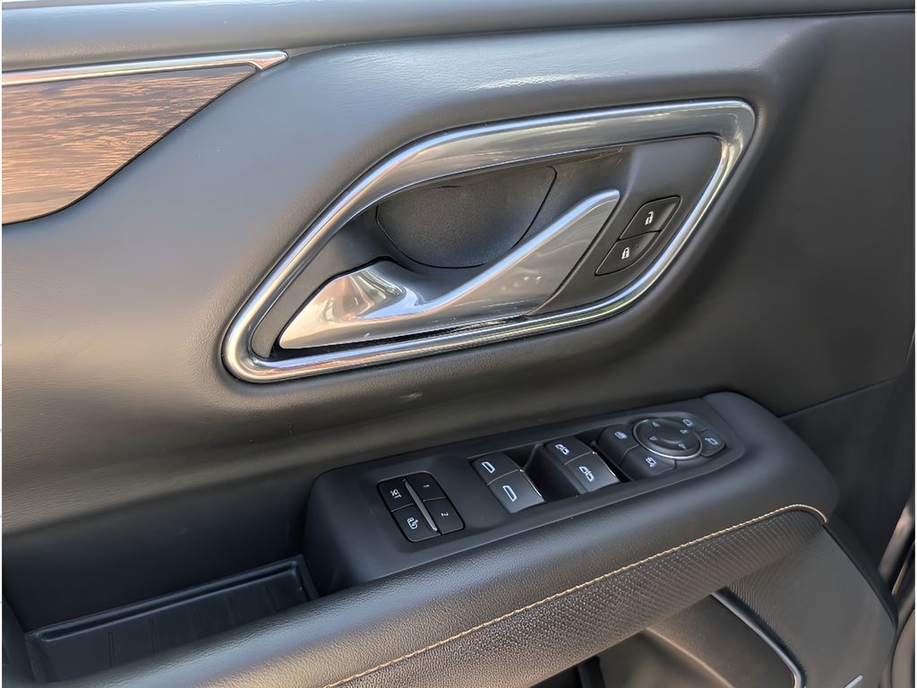 2024 Chevrolet Tahoe Premier - Black exterior view 14