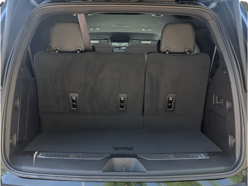 2024 Chevrolet Tahoe Premier - Black exterior view 7