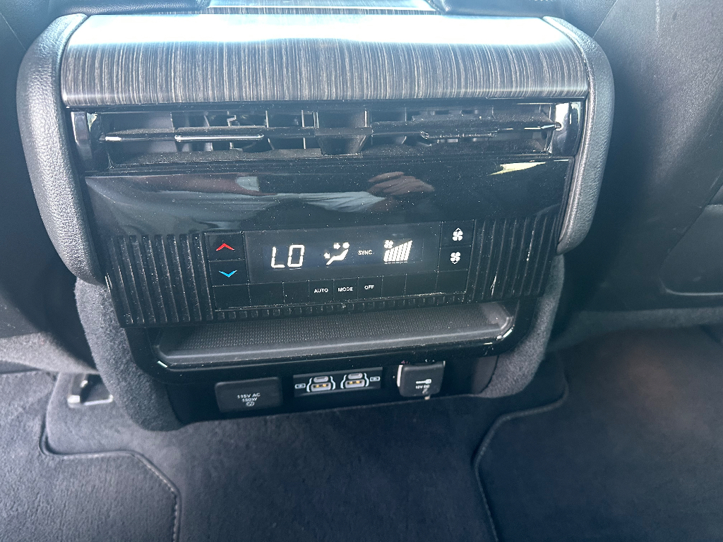 2024 Jeep Wagoneer Series II - Bright White Clearcoat exterior view 19