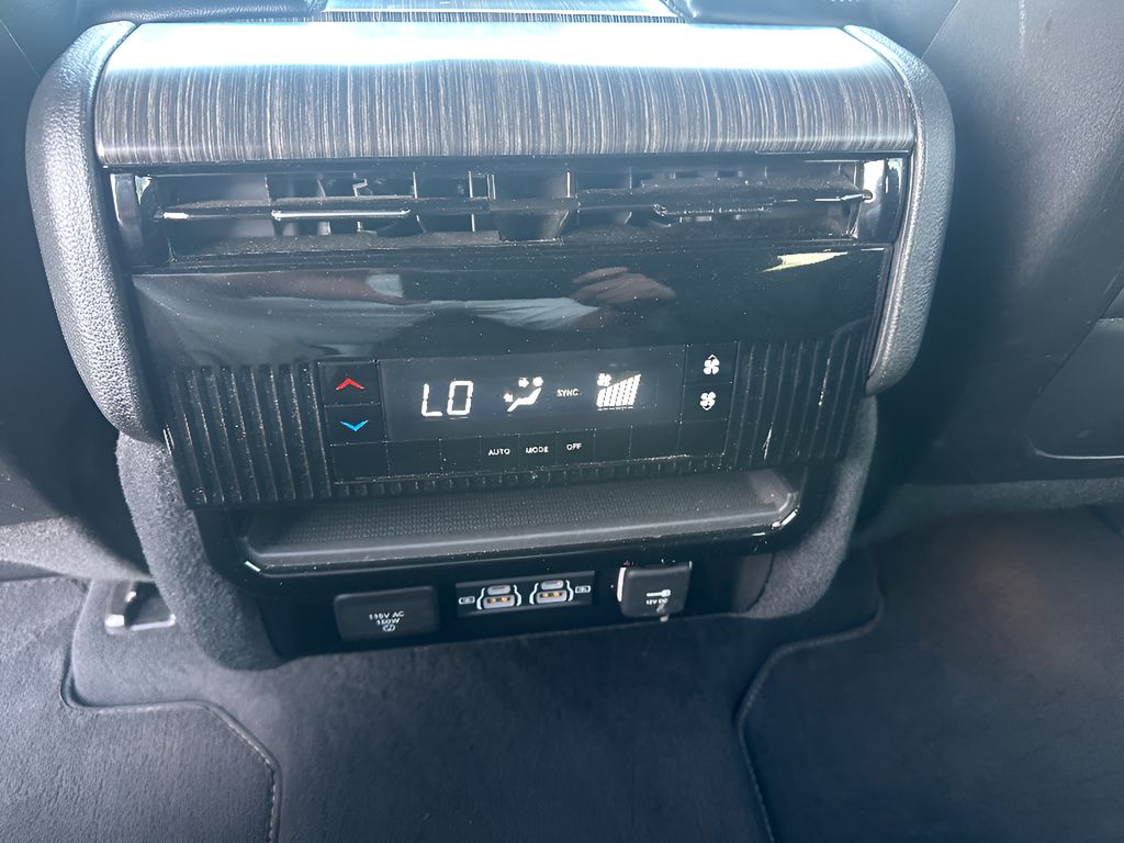 2024 Jeep Wagoneer Series II - Bright White Clearcoat exterior view 19