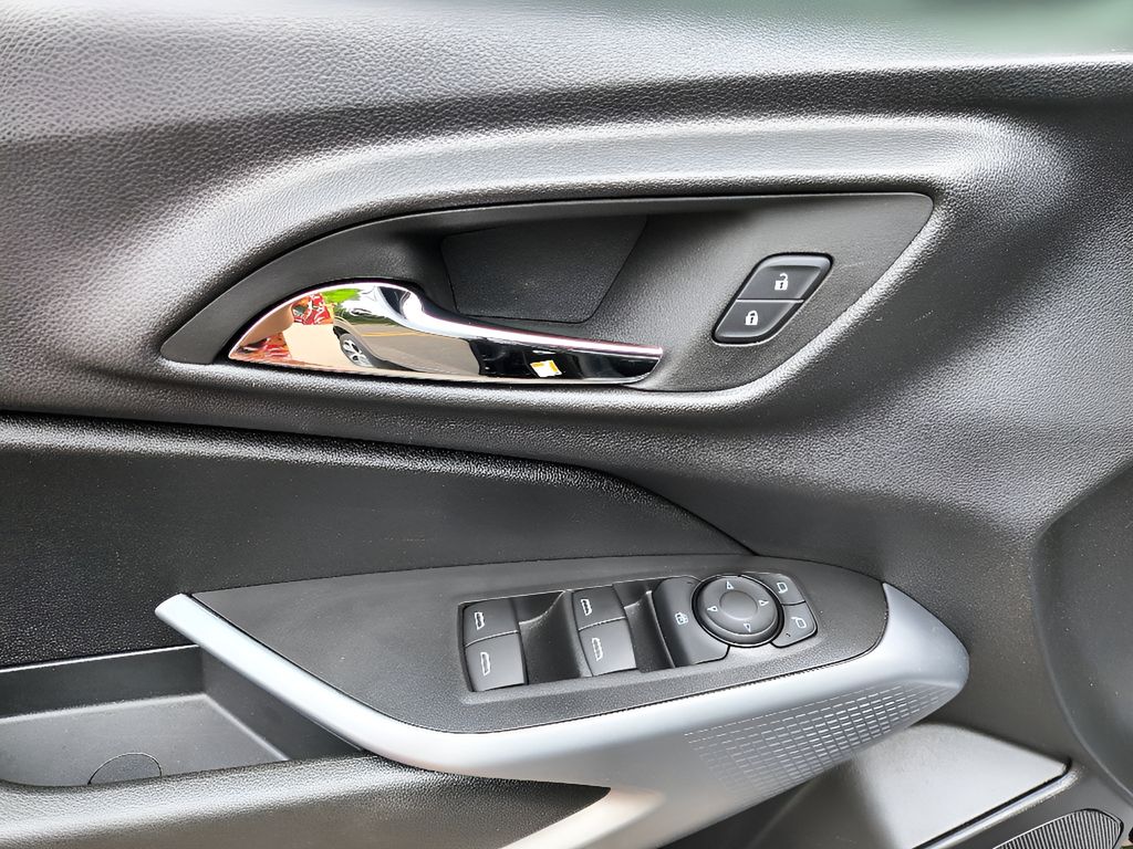 2024 Chevrolet Trax 1RS - Mosaic Black Metallic exterior view 9