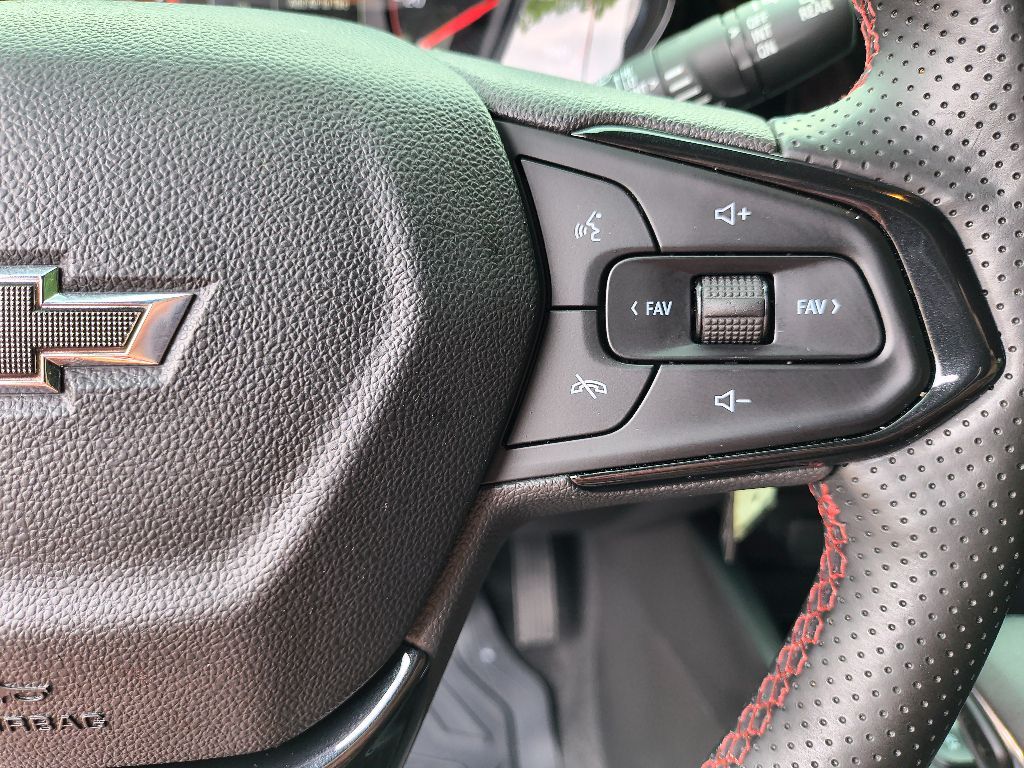 2024 Chevrolet Trax 1RS - Mosaic Black Metallic exterior view 14