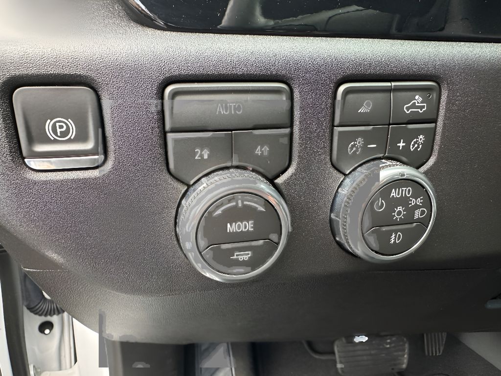 Used 2026 GMC Sierra SLT CREW CAB 5.3L V8 4WD