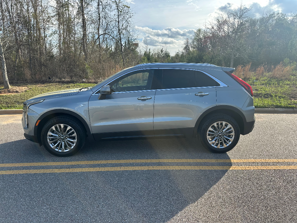 2024 Cadillac XT4 FWD Premium Luxury - Argent Silver Metallic exterior view 8
