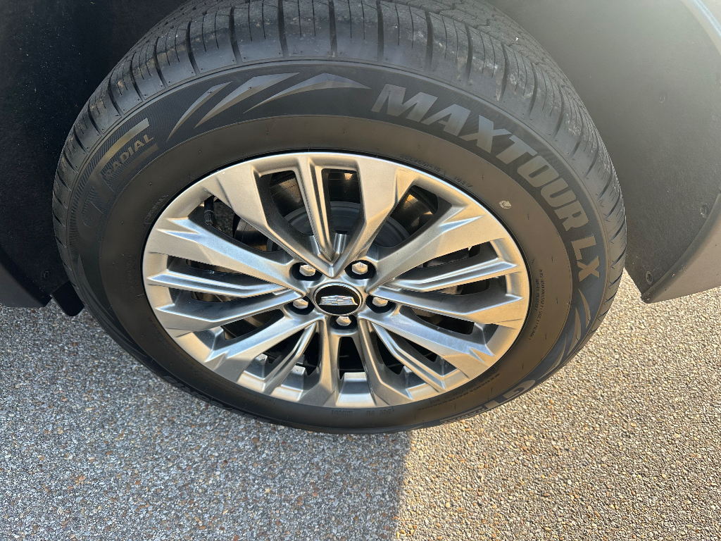 2024 Cadillac XT4 FWD Premium Luxury - Argent Silver Metallic exterior view 9