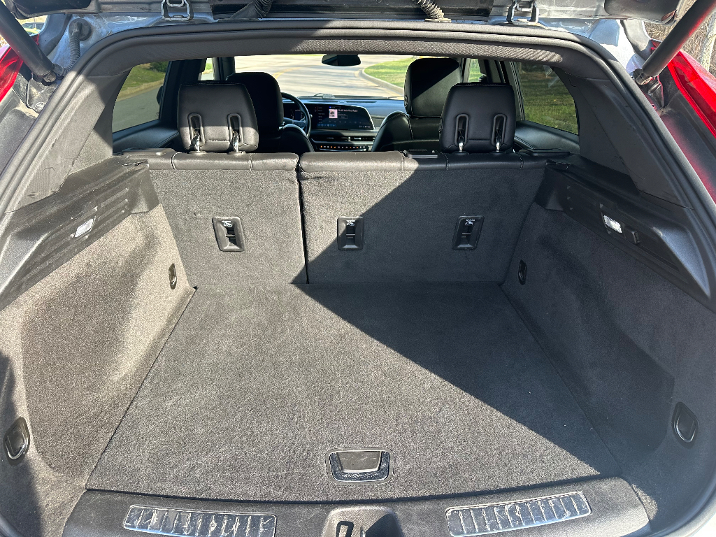 2024 Cadillac XT4 FWD Premium Luxury - Argent Silver Metallic exterior view 10