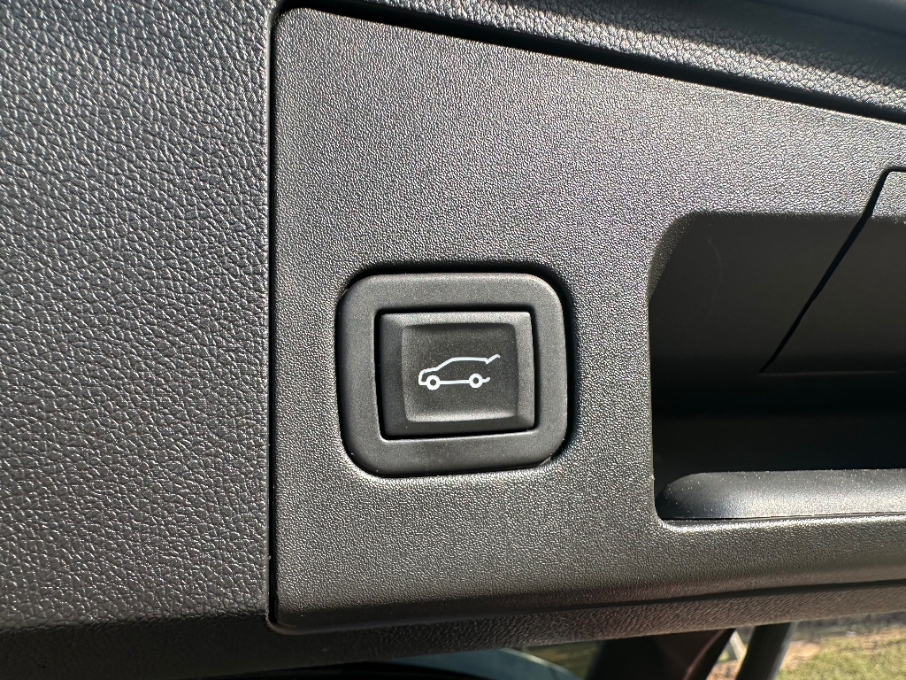 2024 Cadillac XT4 FWD Premium Luxury - Argent Silver Metallic exterior view 11