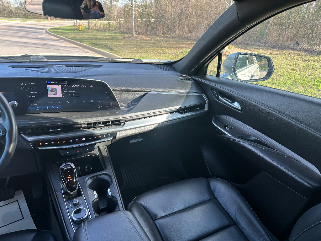 2024 Cadillac XT4 FWD Premium Luxury - Argent Silver Metallic exterior view 18