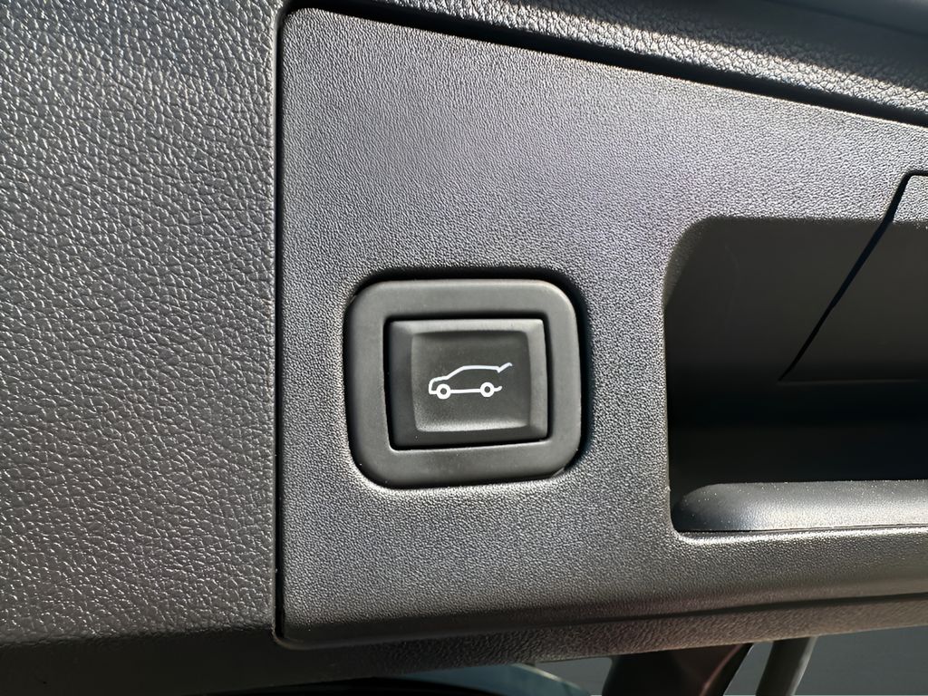 2024 Cadillac XT4 FWD Premium Luxury - Argent Silver Metallic exterior view 11