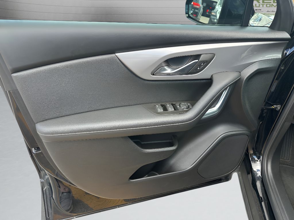 2025 Chevrolet Blazer LT - Black exterior view 18