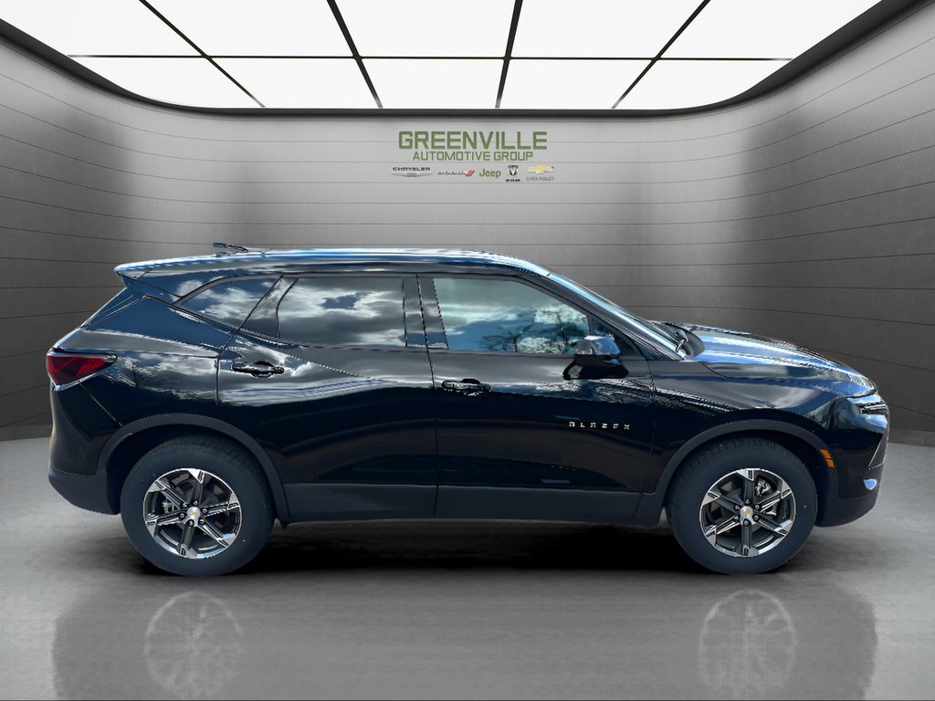 2025 Chevrolet Blazer LT - Black exterior view 5