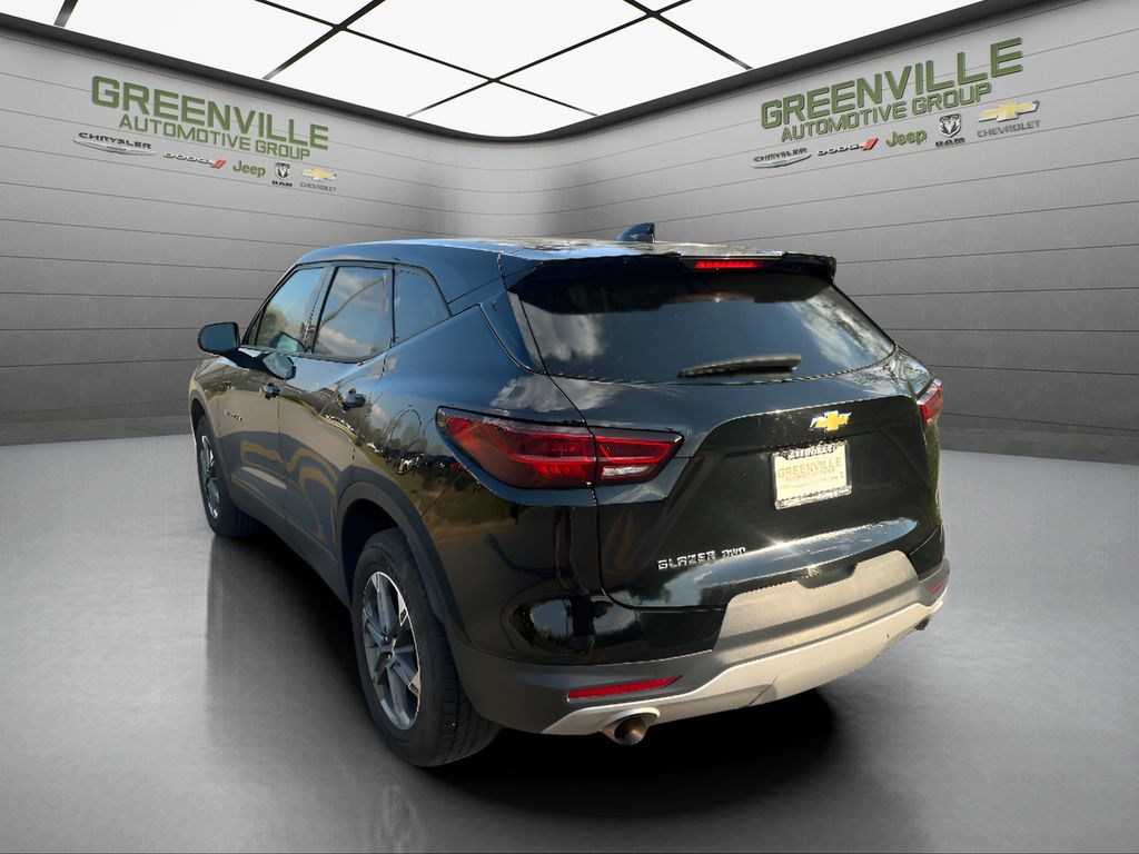 2025 Chevrolet Blazer LT - Black exterior view 8