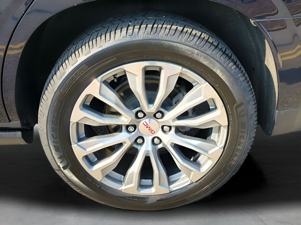 2021 GMC Yukon Denali - Midnight Blue Metallic exterior view 3