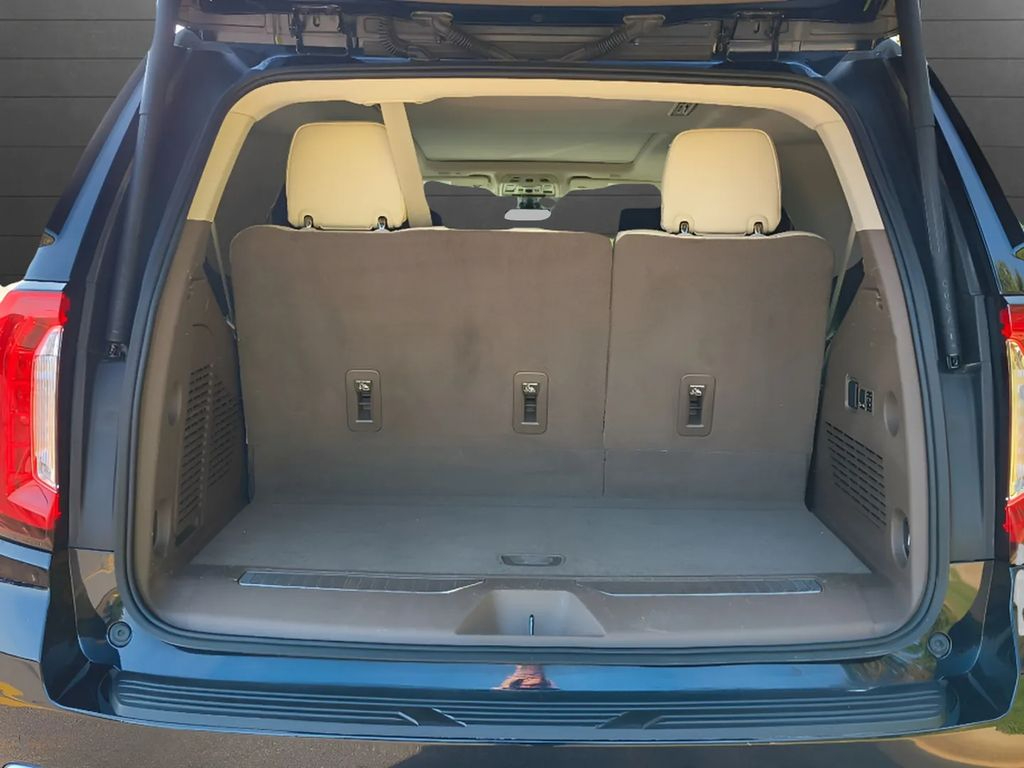 2021 GMC Yukon Denali - Midnight Blue Metallic exterior view 7