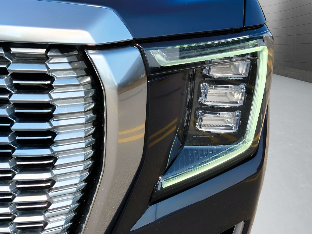 2021 GMC Yukon Denali - Midnight Blue Metallic exterior view 12
