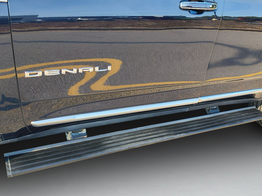 2021 GMC Yukon Denali - Midnight Blue Metallic exterior view 13