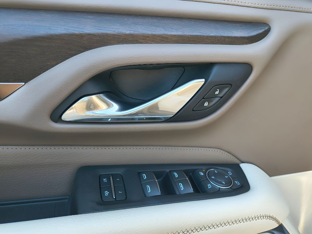 2021 GMC Yukon Denali - Midnight Blue Metallic exterior view 14
