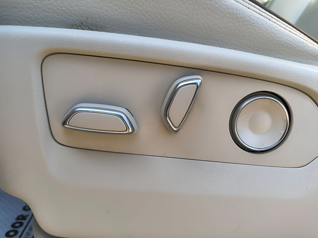 2021 GMC Yukon Denali - Midnight Blue Metallic exterior view 17