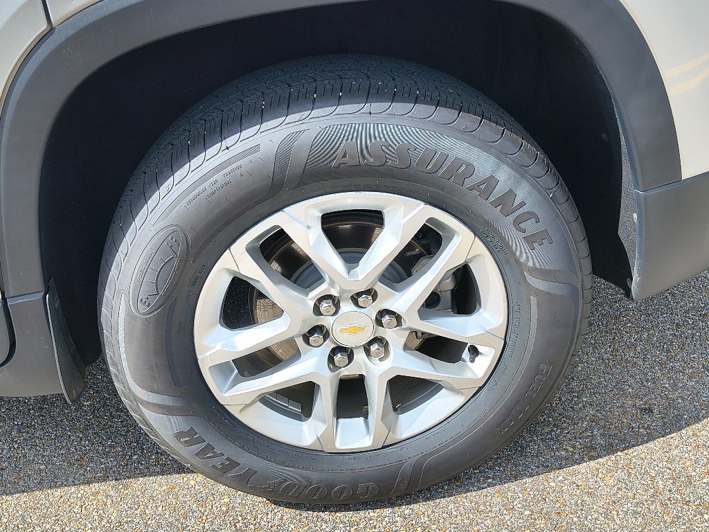 2020 Chevrolet Traverse LS - Silver Ice Metallic exterior view 3