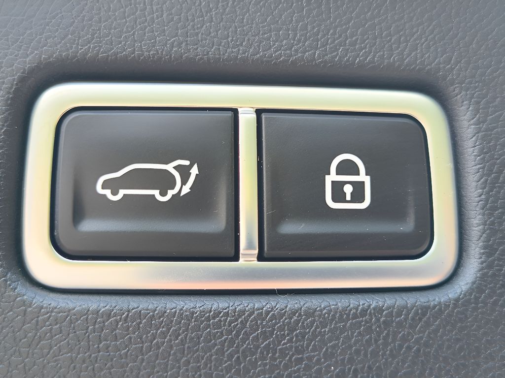 2023 Kia Sorento SX - Glacial White Pearl exterior view 7