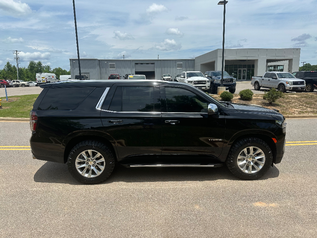 2024 Chevrolet Tahoe Premier - Black exterior view 4