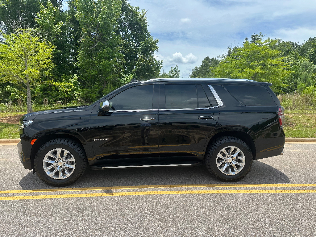 2024 Chevrolet Tahoe Premier - Black exterior view 8