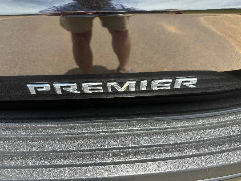 2024 Chevrolet Tahoe Premier - Black exterior view 10