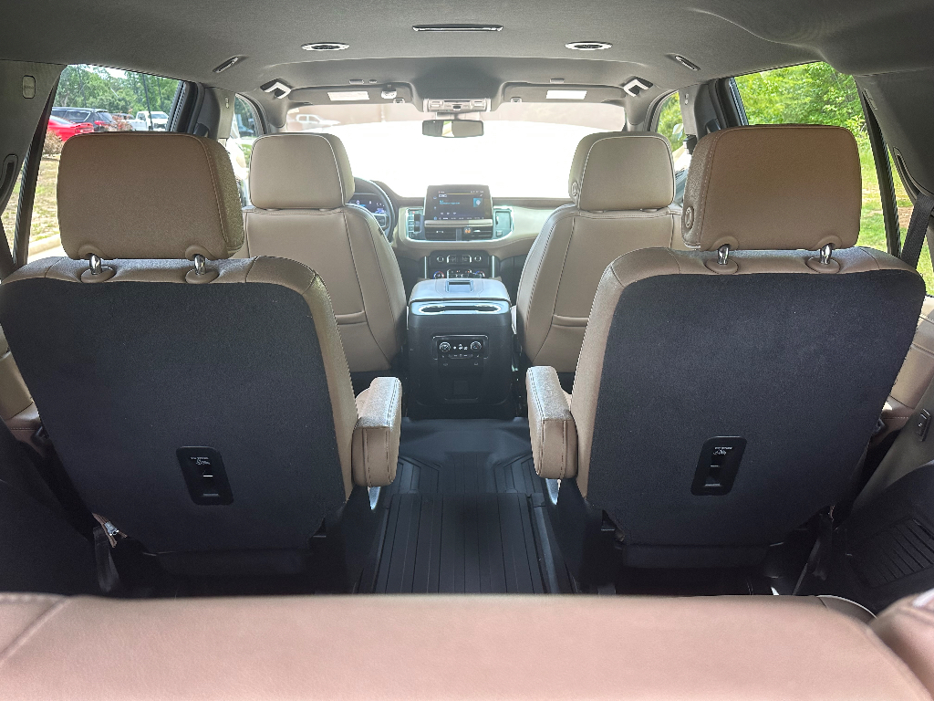 2024 Chevrolet Tahoe Premier - Black exterior view 13