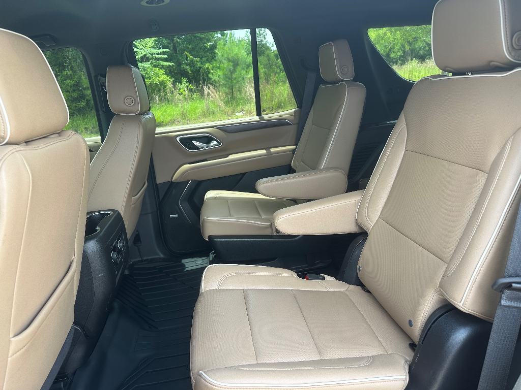 2024 Chevrolet Tahoe Premier - Black exterior view 14