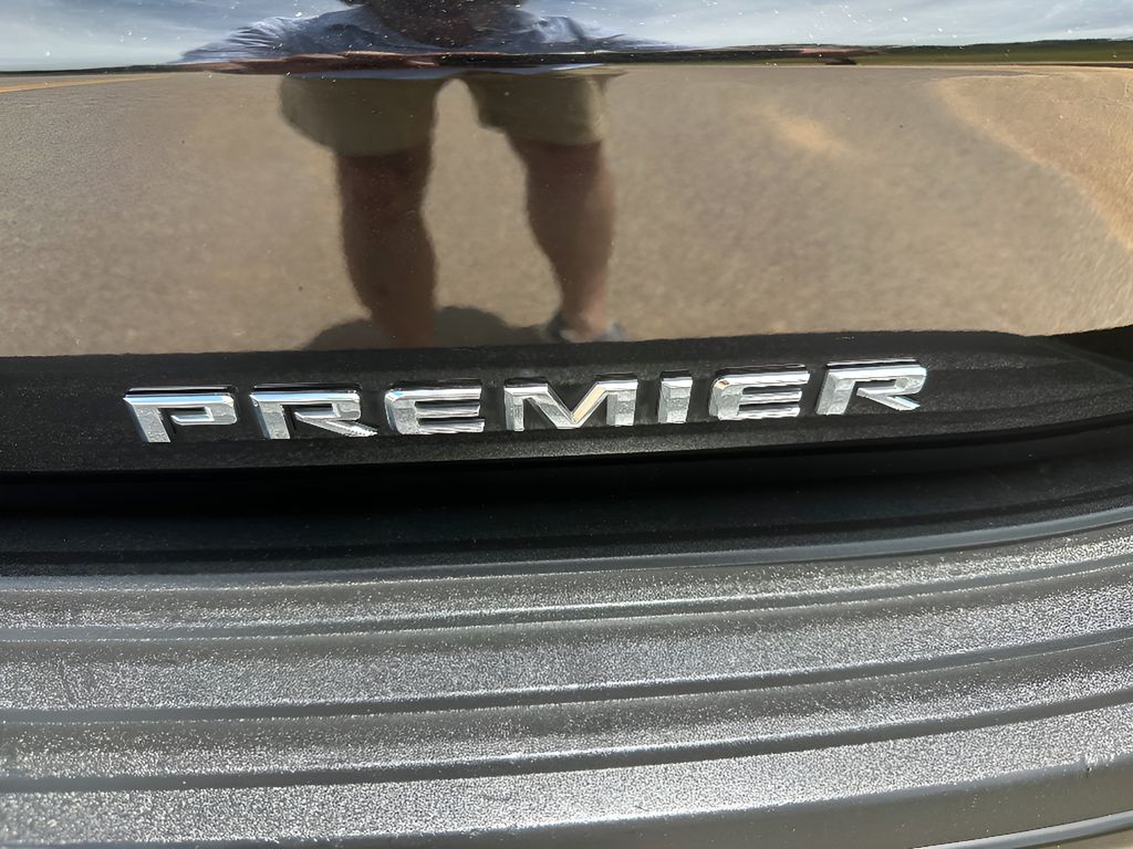 2024 Chevrolet Tahoe Premier - Black exterior view 10